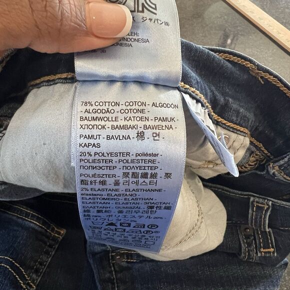 Levi’s Women’s Denim Shorts Blue Rolled Cuff Size 32 M - Picture 12 of 13